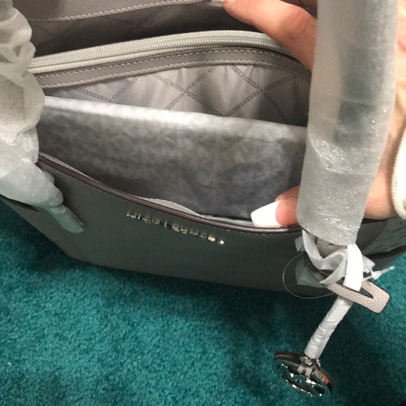 ✨Michael Kors purse💫SOLD ON ANOTHER SITE!!!🛑 - Picture 3 of 5